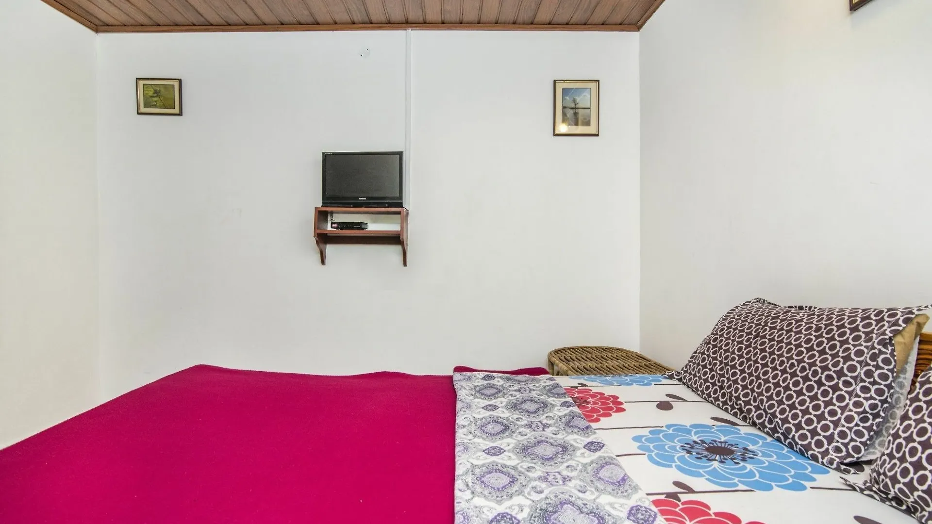 Guesthouser 2 Bedroom Cottage F7D0 Munnar India